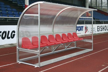 Spielerkabine Champion 2,5m, 4 Sitze + integriertem Schreibtisch mittig