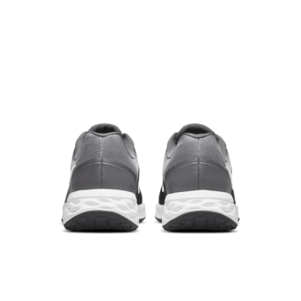 Nike Revolution 6